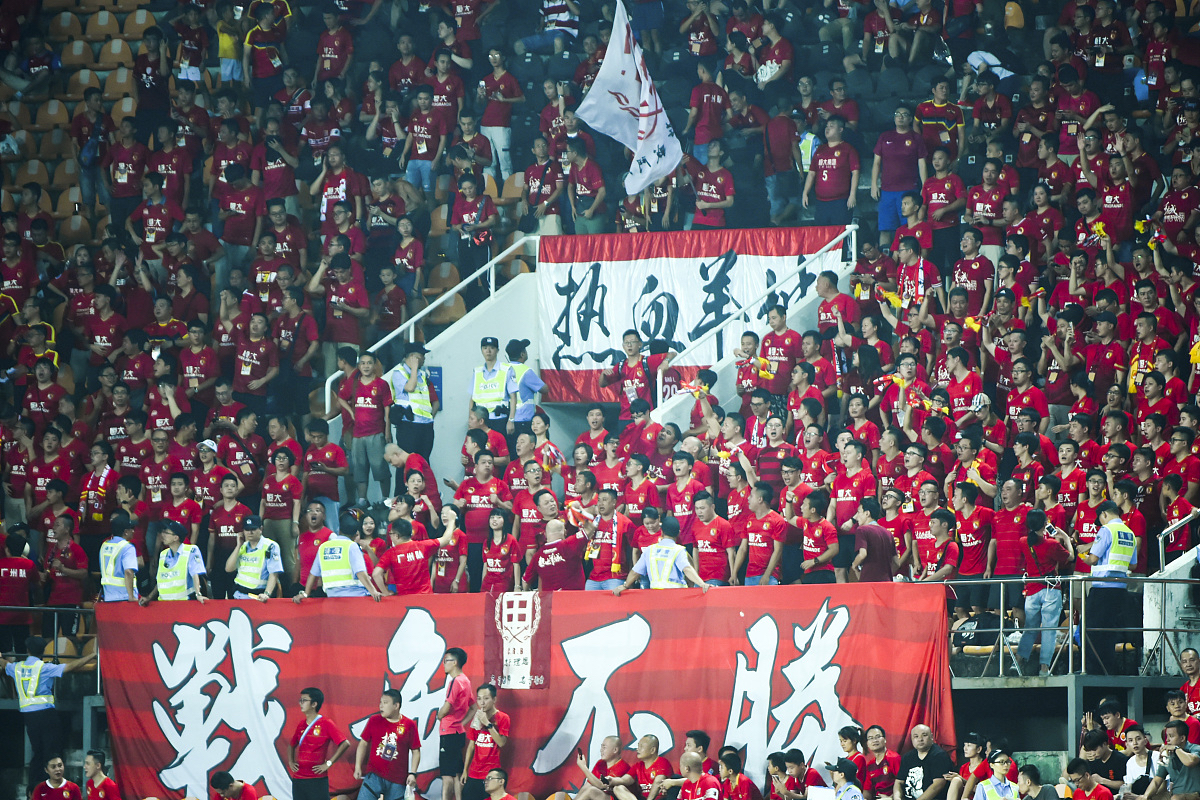关于中国顶尖足球赛事红火进行，实力对决一触即发的信息